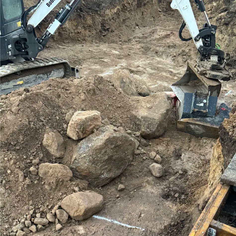 Dränering och förberedelse för poolgrävning i Bromma vid husgrund.